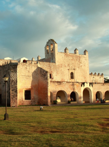https://qa.yucatan.travel/wp-content/uploads/2019/12/Valladolid-ConventoEx-SanBernardino43-scaled-e1596567468729-360x487.jpg
